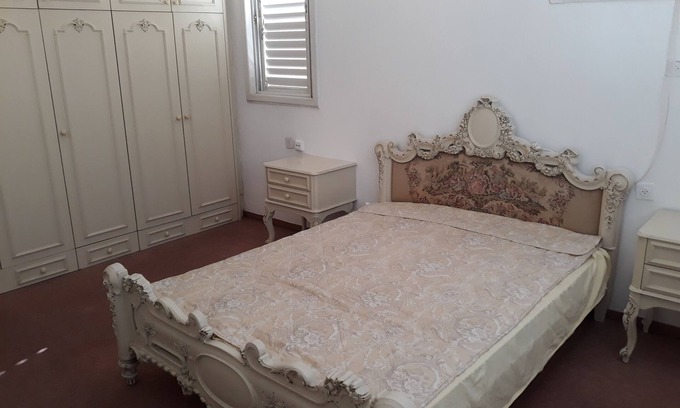 Netanya Apartment | 2 LARGE BEDROOMS ,5 MIN WALK FROM BEACH, PROMENADE . ACCOMMODATES UP TO 8 PEOP