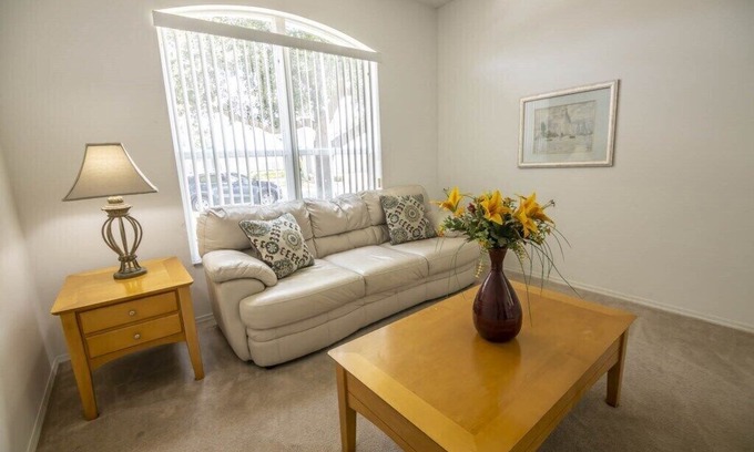 Esprit House | 2 Lounges – Pool – Lanai – 10 Mins to Disney – Esprit Community