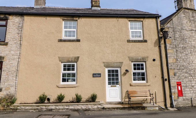 Tideswell Cottage | 2 MARKET SQUARE, character holiday cottage in Tideswell