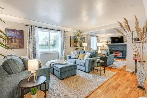 Mount Morris Township House | 2 Mi to Downtown Flushing Spacious Retreat!