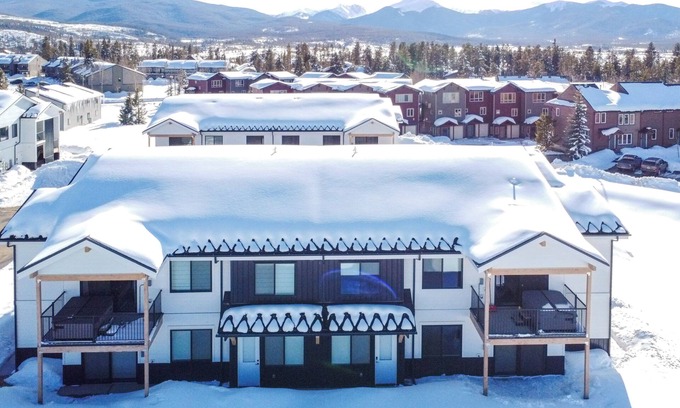 Fraser Condo | 2 Mi to Fraser Tubing Hill: Condo w/Fireplace!