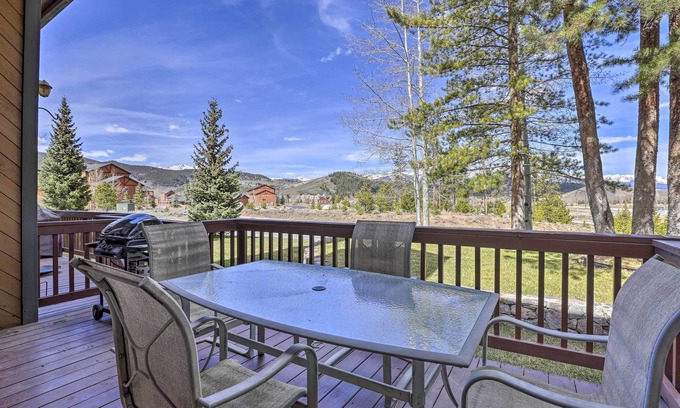 Summit Cove Condo | 2 Mi to Lake Dillon: Spacious Condo w/Mtn Views