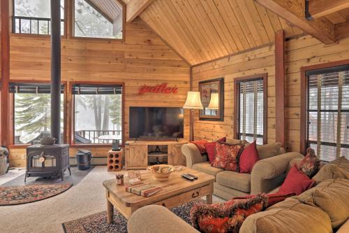 Truckee House | 2 Mi to Northstar Resort Idyllic Cabin with Shuttle