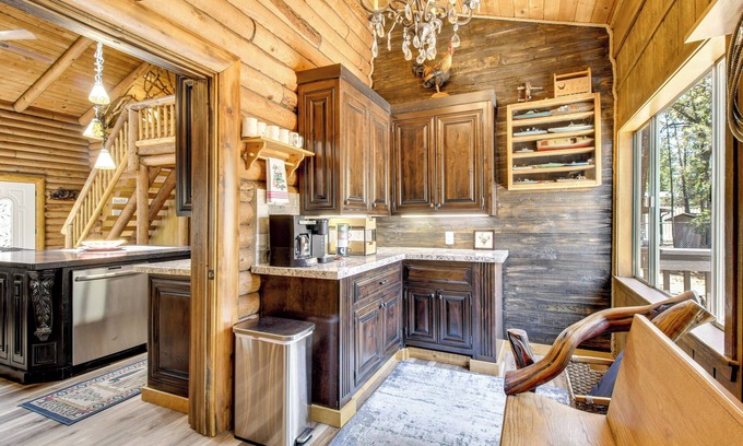 Show Low Cottage | 2 Mi to Show Low Lake: Log Cabin w/Large Yard!