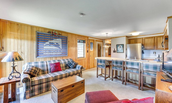 Snowshoe House | 2 Mi to Snowshoe Resort: Townhome w/Deck!