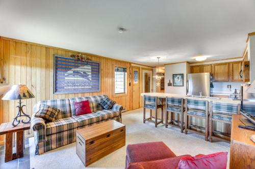 Snowshoe House | 2 Mi to Snowshoe Resort Townhome with Deck!