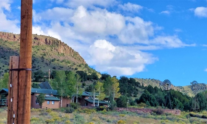 Del Norte House | 2 Mills Ranch - Basecamp for Adventure