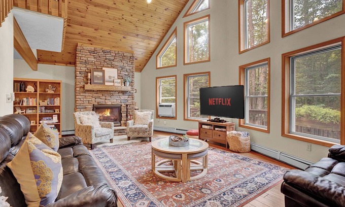 Gouldsboro Ski Chalet | 2 min Walk to Lake w/HotTub, Private Sauna, AC, Pets OK! near Hikes & Waterparks