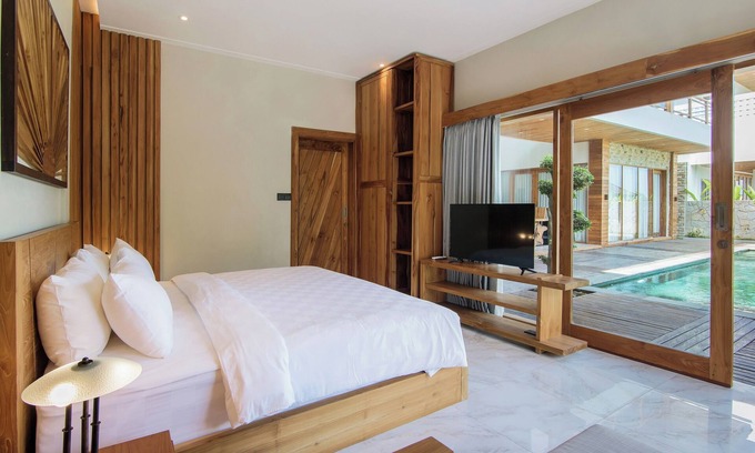 Tabanan Villa | 2 minute walk to beach - 3 BR Beachfront Villa