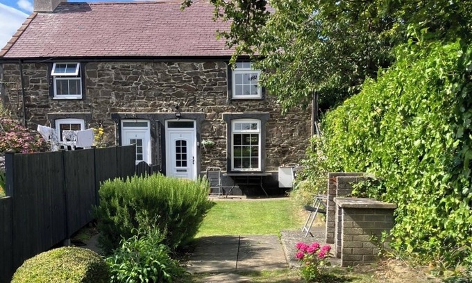 Conwy Cottage | 2 MORFA VIEW, family friendly, country holiday cottage in Conwy