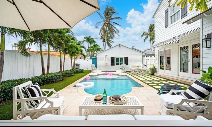 Southland Park House | 2 Mstr Bdrms | Walkable | Intracoastal | 5min to Beach