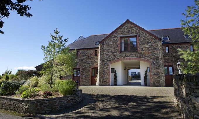 Bugford House | 2 New Barn, Hillfield Village