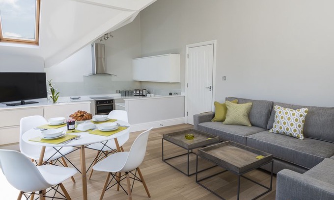 Bugford Cottage | 2 NEW BARN, HILLFIELD VILLAGE, with pool in Dartmouth, Ref 995299