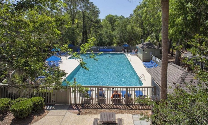 Hilton Head Resort | 2 Ocean-Inspired 1BR with Pool, Kitchen, Balcony and Walkable to Sun & Smoothies