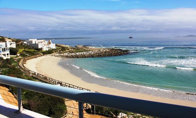 Paradise Beach Apartment | 2 On the Beach 1 Self catering