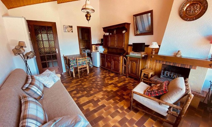 La Clusaz Apartment | 2 pièces cabine sans prétention avec balcon et parking - FR-1-459-47