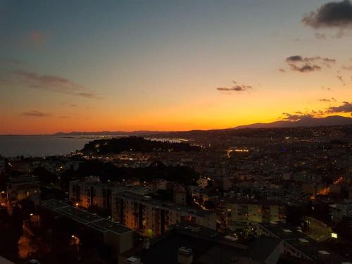 Riquier Apartment | 2 PIECEs BALCON VUE IMPRENABLE MER-VILLE-MONTAGNE
