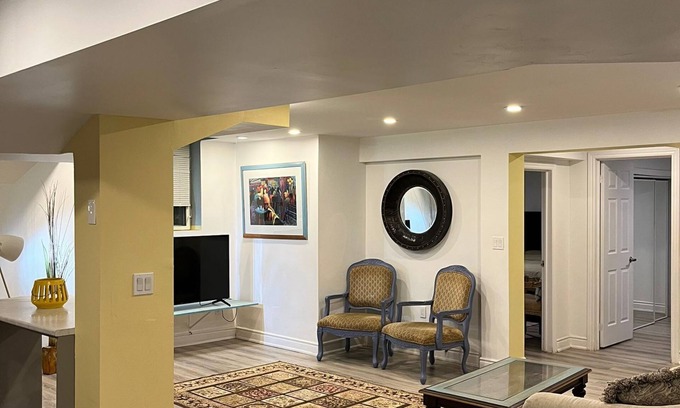 Central Erin Mills Apartment | 2. Private Room - Erin Mills Mall