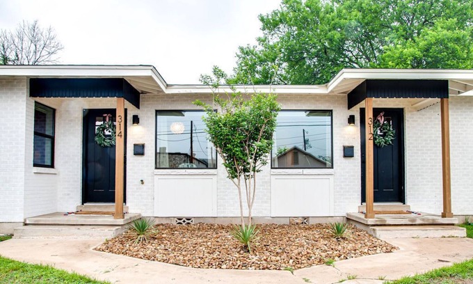 Kerrville House | 2 Private Units - 4 Bed 2 Bath - off the river trail