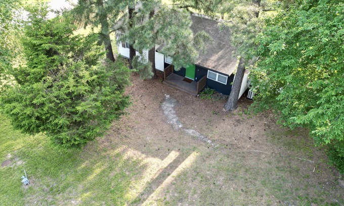 Bentonville - Fayetteville House | 2 Queen Beds, Bunk, sleeps 7 on .5 acre. Great access to all NWA activities