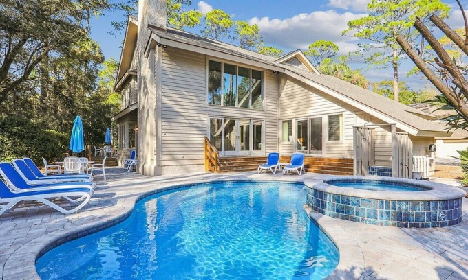 Oceanside House | 2 Red Cardinal ~Pet Friendly 6Br, Steps to the Beach and Sea Pines Beach Club