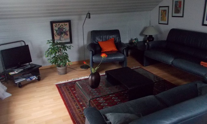 West Husum Apartment | 2-room apartment in a family house with garden, near the North Sea, small. Stichstr., Calm