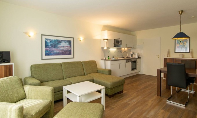 Heringsdorf Apartment | 2-room apartment with balcony and view of the park in a great beach location -