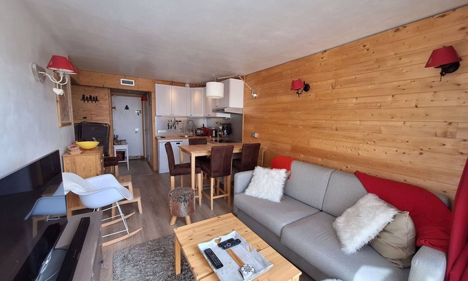 Arc-1800 Apartment | 2-room apt for 5, slopeside and near shops in Arc 1800 with wifi