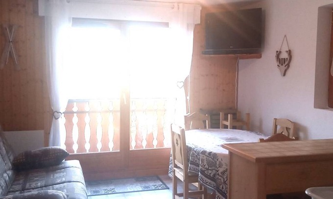 Saint-Jean-dʼAulps Apartment | 2-room cabin near slopes - Parking - Mountain view