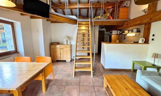 Saint-Martin-de-Belleville Apartment | 2-room mezzanine sleeps 4, 50m² + 10m² - Village center
