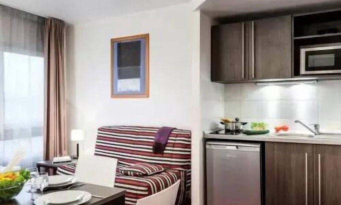 Quartier du Pont-de-Flandre Apartment | 2 Rooms 4 People