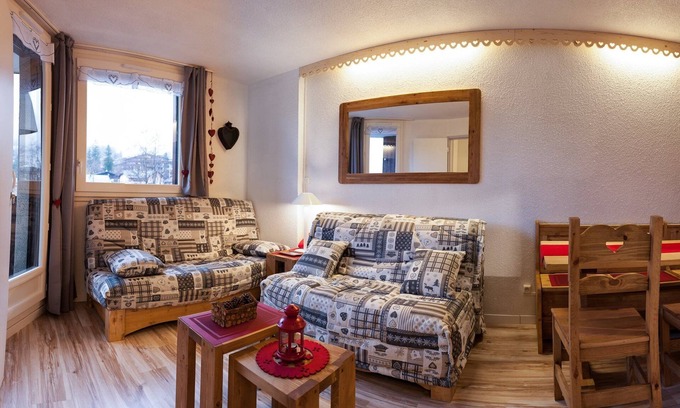 Chamonix City Centre Apartment | 2 rooms, classified 3 stars, not overlooked.