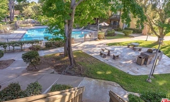 West Carson Condo | 2 Rooms to rent in beautiful 2 story home