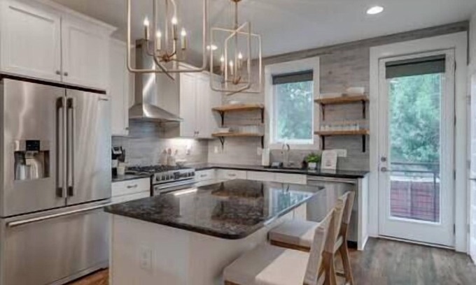 Melrose House | 2 Spacious Townhomes-Just Steps from Brunch Bliss