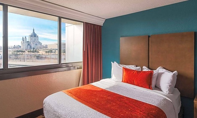 Northwestern Precinct Hotel | 2-Star Hotel ∙ Radisson Hotel St Paul Downtown