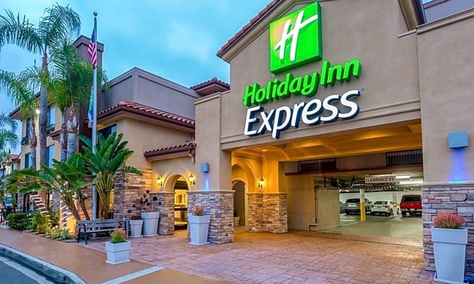 Midway-Pacific Highway Hotel | 2-Star Hotel ∙ Holiday Inn Express San Diego - Sea World Area, an IHG Hotel