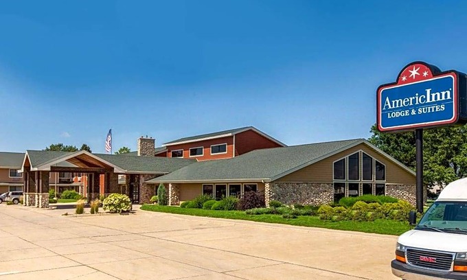 Cedar Falls Hotel | 2-Star Hotel ∙ AmericInn by Wyndham Cedar Falls