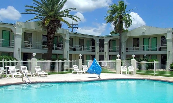 Beaumont Hotel | 2-Star Hotel ∙ Americas Best Value Inn Beaumont