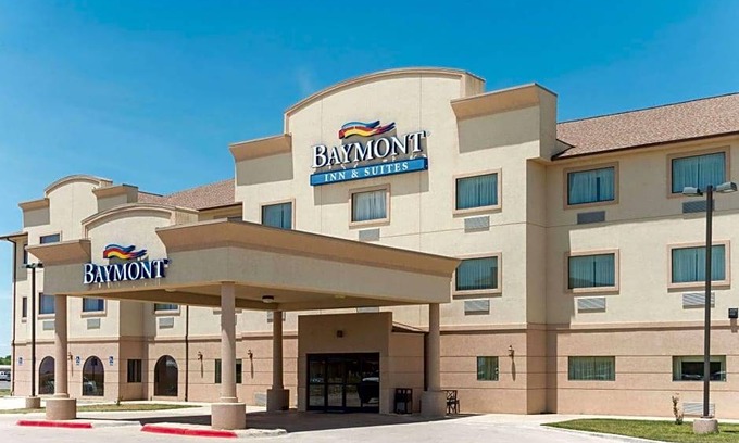 Perryton Hotel | 2-Star Hotel ∙ Baymont by Wyndham Perryton