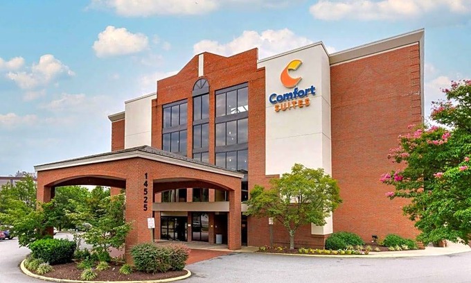 Dale City Hotel | 2-Star Hotel ∙ Comfort Suites Near Potomac Mills