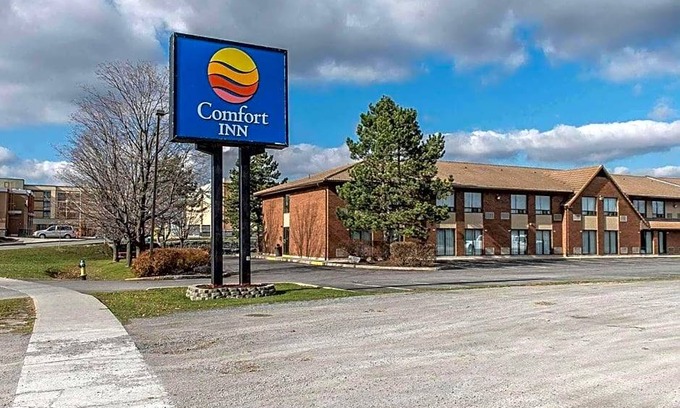 Kingston Hotel | 2-Star Hotel ∙ Comfort Inn Kingston Highway 401
