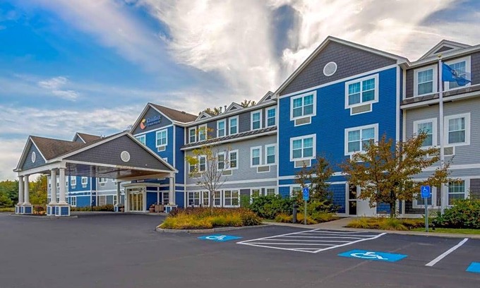 Wilton Hotel | 2-Star Hotel ∙ Comfort Inn & Suites Wilton
