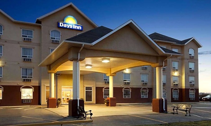 Dawson Creek Hotel | 2-Star Hotel ∙ Days Inn by Wyndham Dawson Creek
