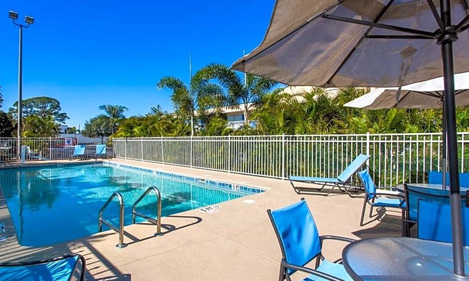 Melbourne Hotel | 2-Star Hotel ∙ Days Inn by Wyndham Melbourne