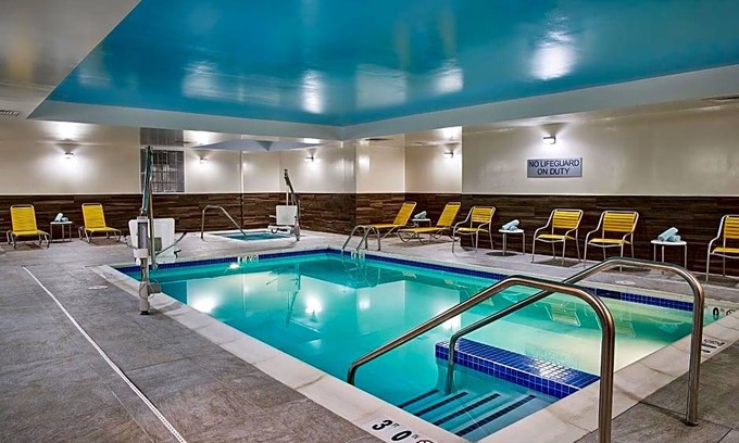 Jefferson Manor Hotel | 2-Star Hotel ∙ Fairfield Inn & Suites by Marriott Alexandria, Virginia