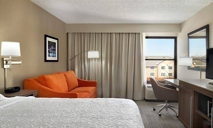 Mount Laurel Hotel | 2-Star Hotel ∙ Hampton Inn Philadelphia/Mt. Laurel