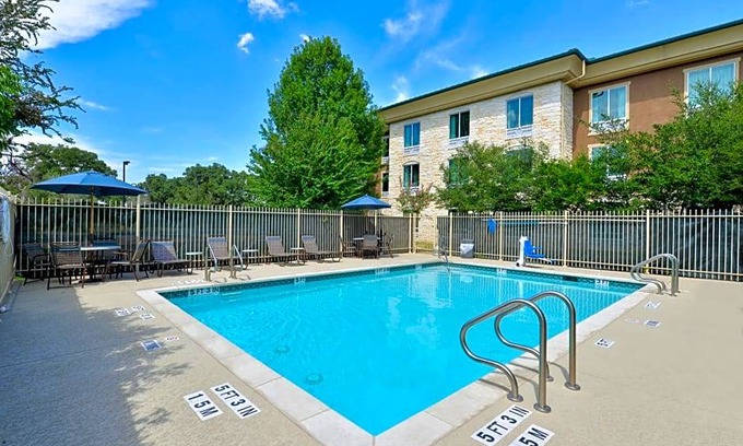 Sunset Valley Hotel | 2-Star Hotel ∙ Holiday Inn Express Hotel & Suites Austin SW - Sunset Valley, an IHG Hotel