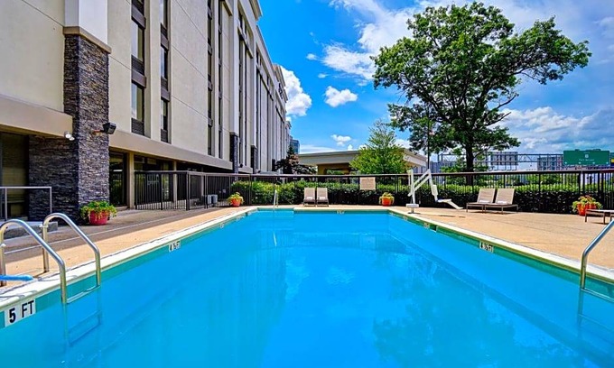 Jefferson Manor Hotel | 2-Star Hotel ∙ Hampton Inn & Suites Alexandria Old Town Area South