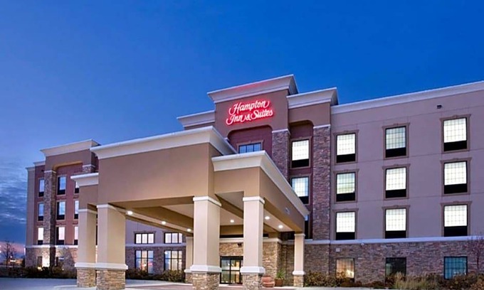 St. Cloud Hotel | 2-Star Hotel ∙ Hampton Inn and Suites St. Cloud