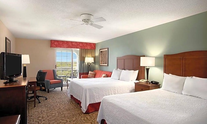 Pine Island Hotel | 2-Star Hotel ∙ Hampton Inn & Suites Outer Banks/Corolla